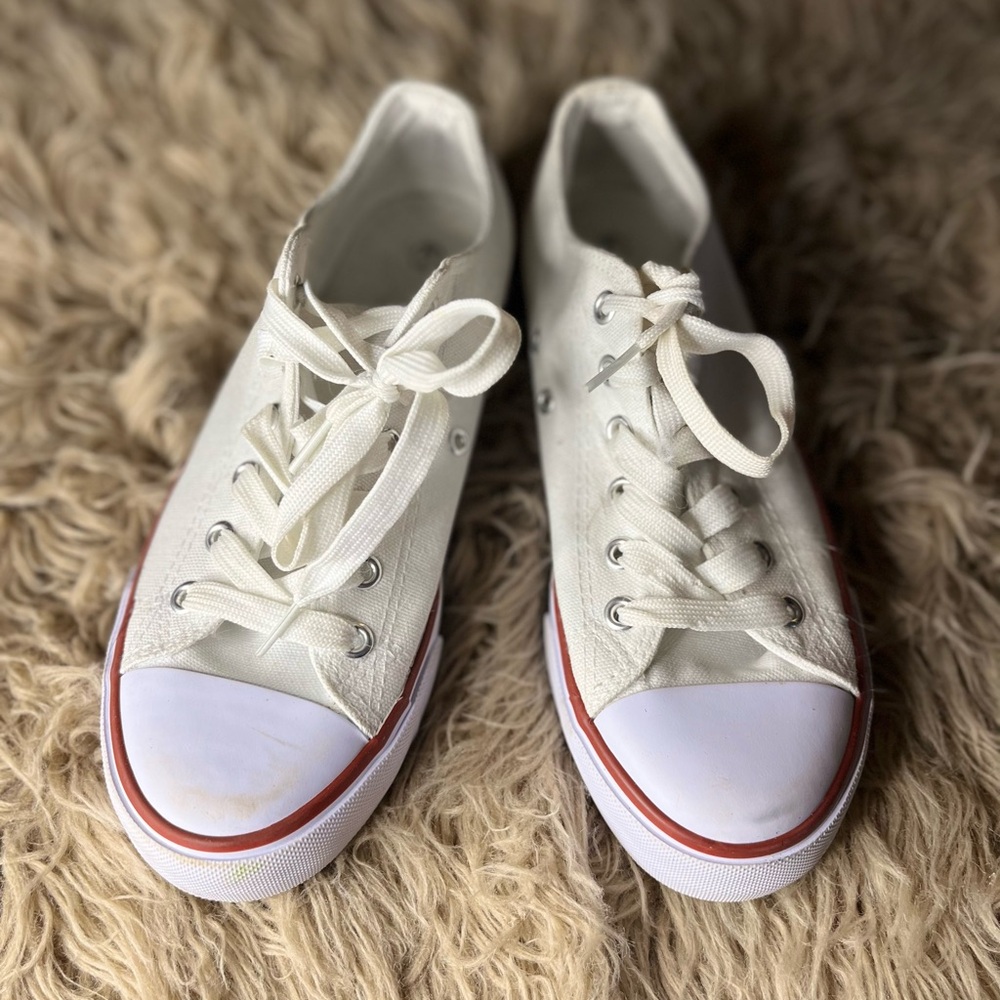 Canvas white sneaker